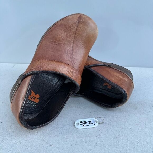 Women’s Dansko XP Size 38 Brown Tooled Leather Clogs, Nursing Comfort Shoes - Picture 1 of 6